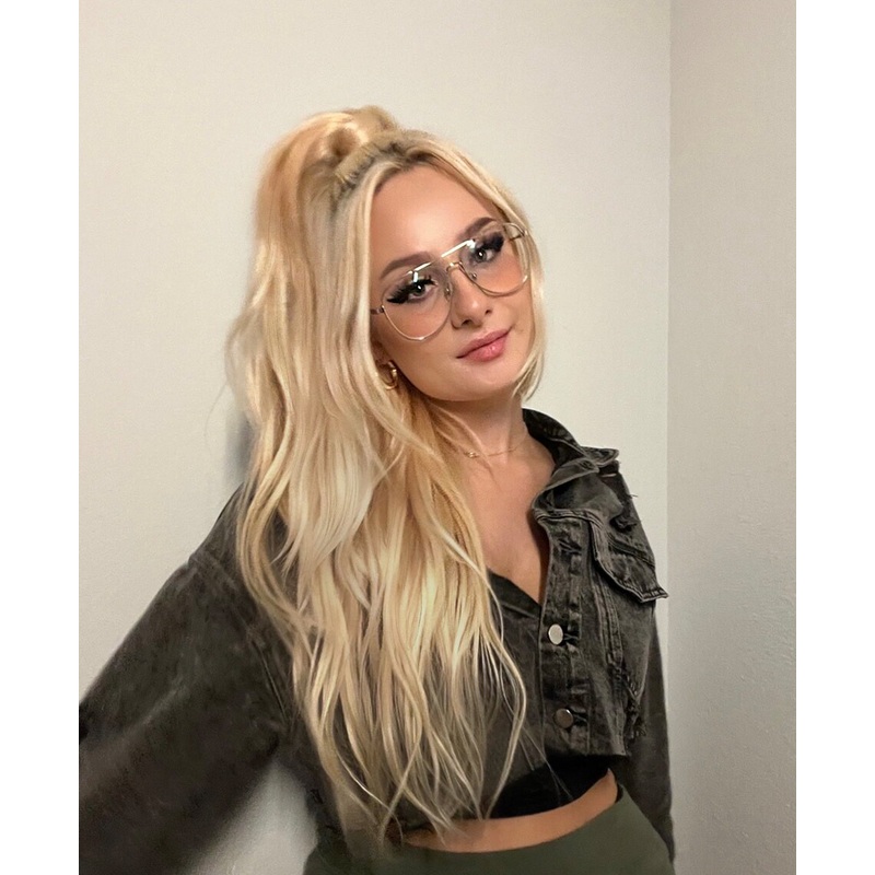 half up/half down #28 honey blonde. 20″