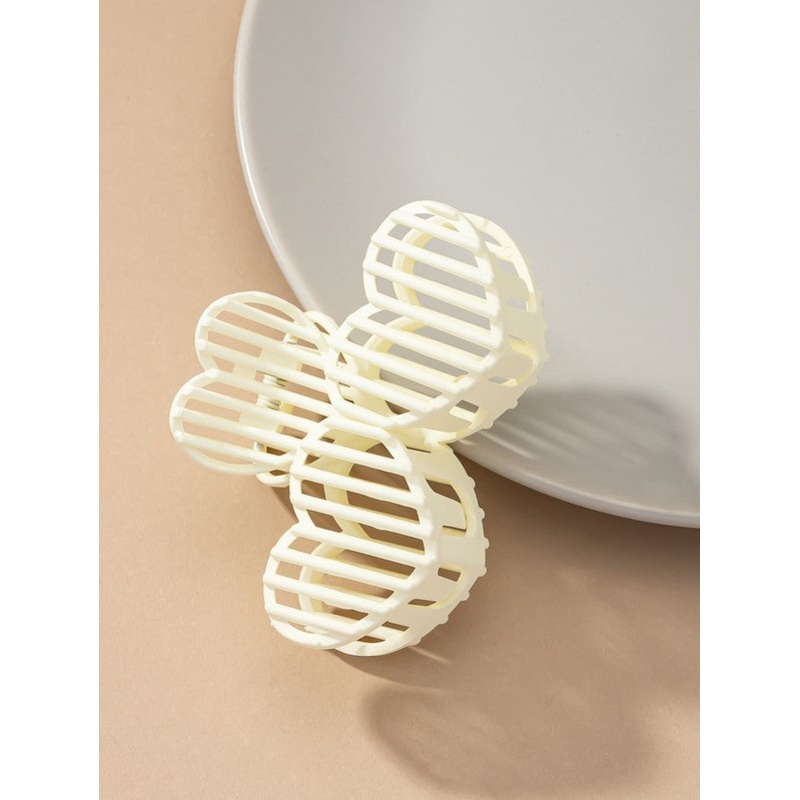 Triple heart shape hair claw clip with lines Black one size