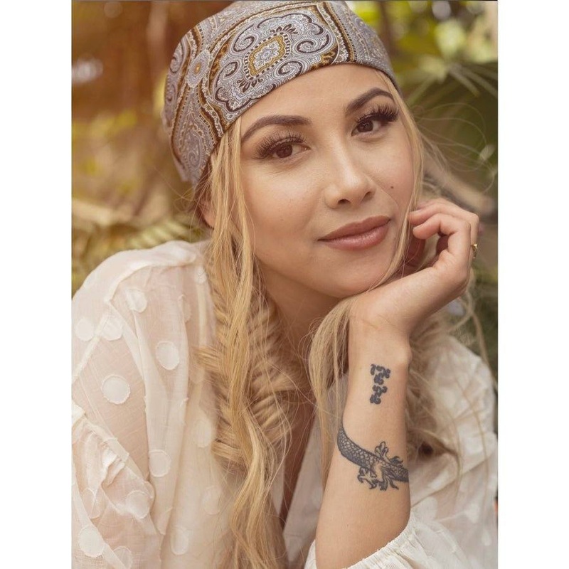 24″ 3/4 Bandfall Wig Ash Blonde