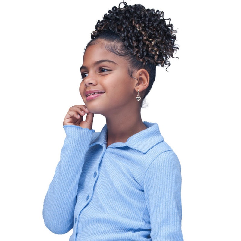 Bobbi Boss Kids Drawstring Ponytail – KP004 BEACH WAVE 7″ 1