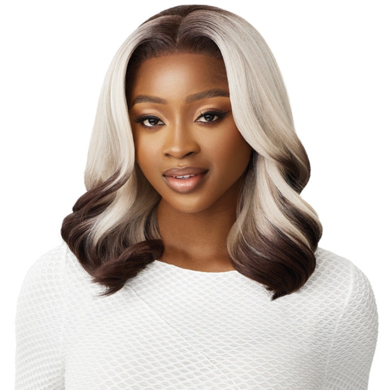 Outre Perfect Hairline Glueless Hand-Tied 13×4 HD Lace Front Wig – MALIBU 1