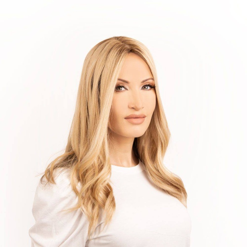 18″ Emerald Silk Top Topper Golden Blonde 5 x 6″